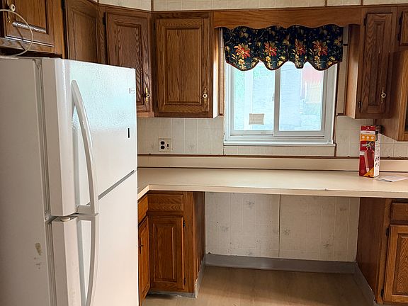 5th image of 7018 Walker St