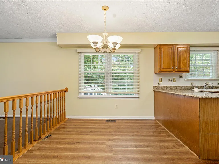2505 Buckingham Ct — Photo 12