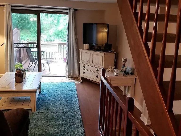 304 Bayberry Ln — Photo 3
