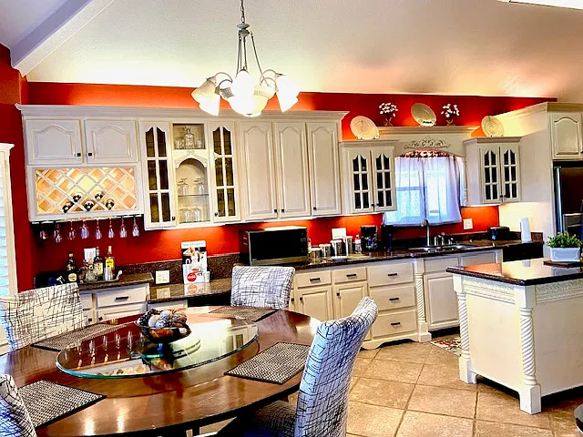 3 bed, 2804 sqft, $2,400 — Photo 1
