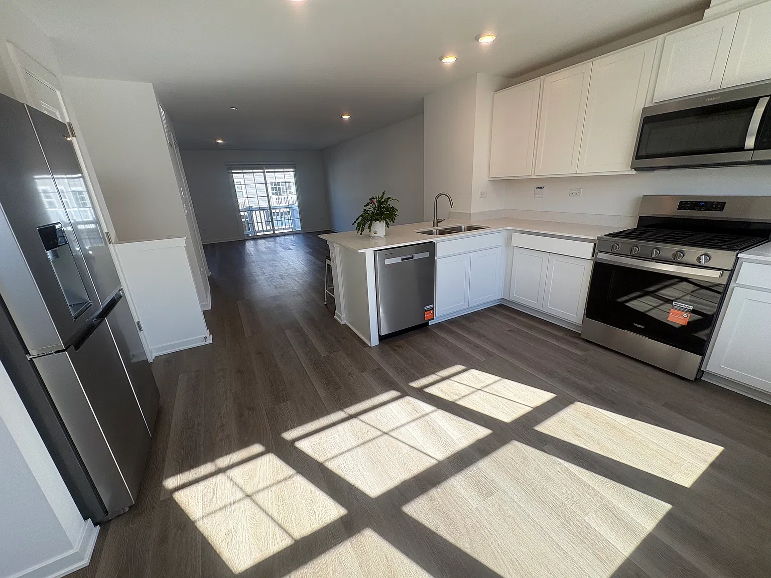 2 bed, 2.5 bath, 1651 sqft, $2,900 — Photo 2
