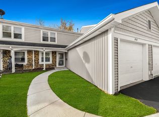1942 Georgetown Ln, Hoffman Estates, IL 60169