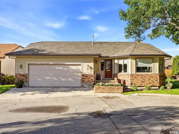 18 Greencrest Bay, Regina, SK S4S 7E9