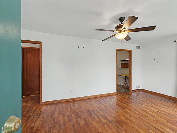 5th image of 221 E Main St