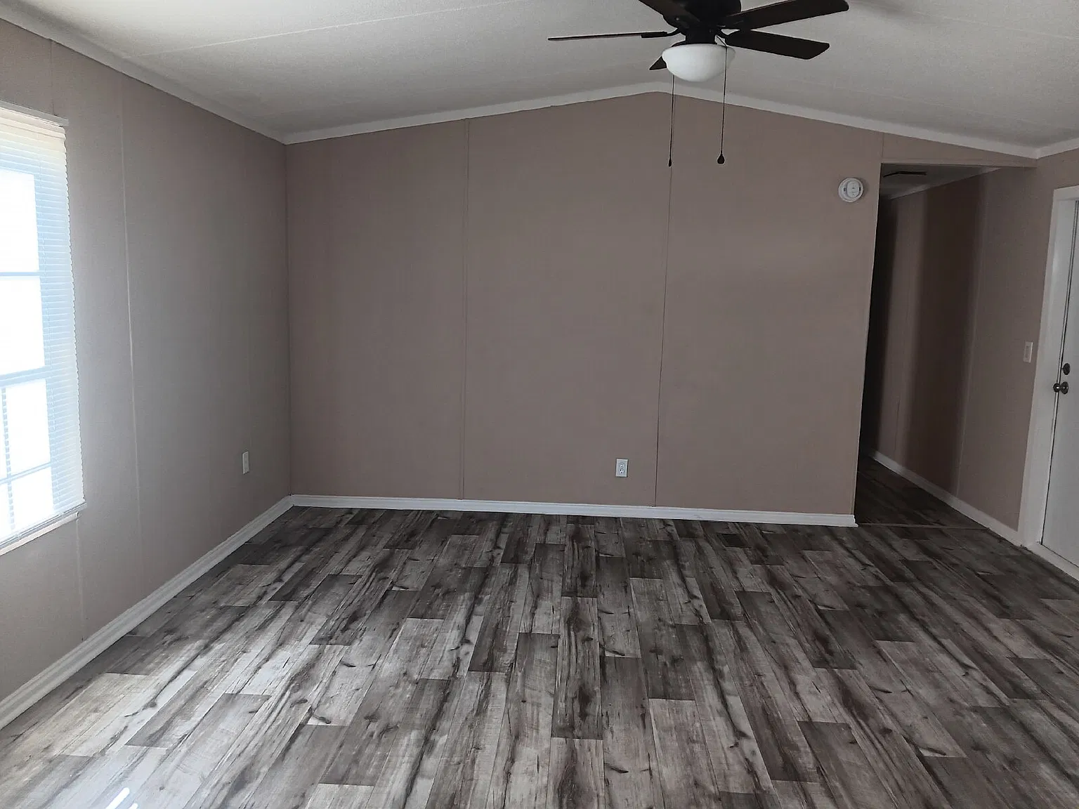 Studio, 1152 sqft, $1,250 — Photo 2