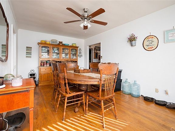 3rd image of 16010 Illinois Ct