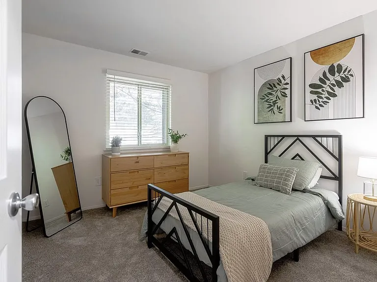 Meadowbrook Village Apartments — Photo 12