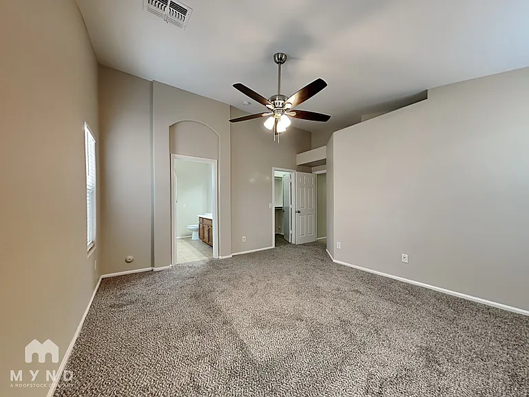 1034 E Saddle Way — Photo 18