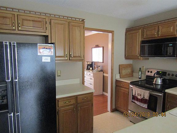 3rd image of 137 Poplar Knoll Dr