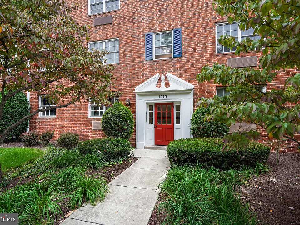 1712 W Abingdon Dr #201
