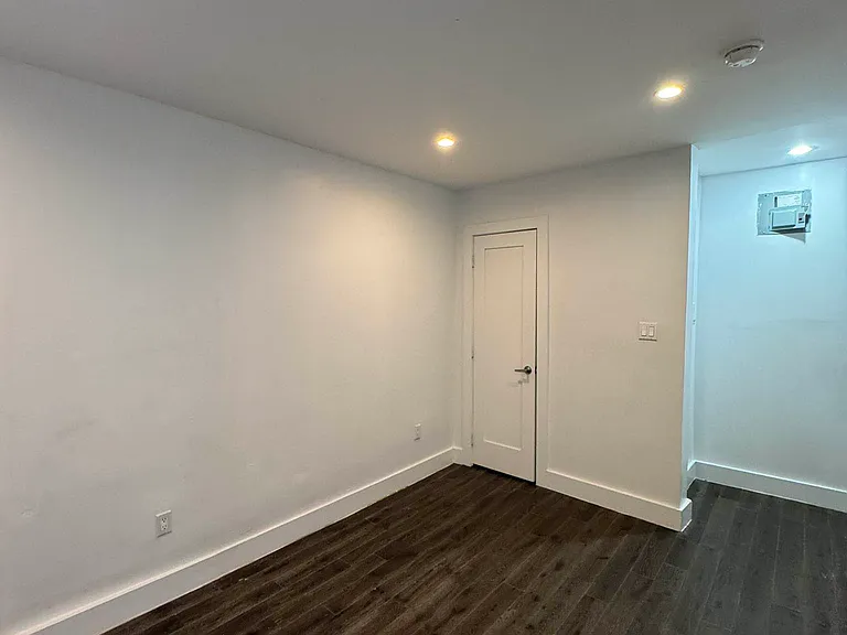 2228 Amsterdam Ave #2B — Photo 4