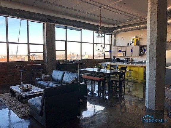 5th image of 745 Washington St APT 703