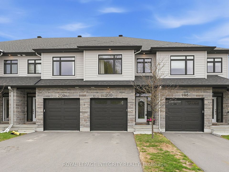 1st image of 200 Adelaide St