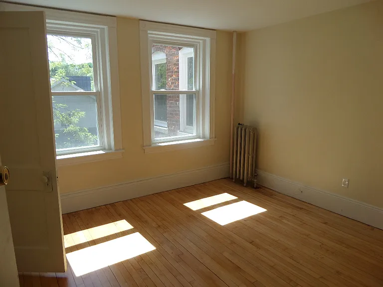 Craigie Cir — Photo 5