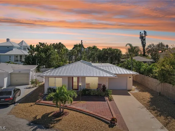 210 Hibiscus Dr, Fort Myers Beach, FL 33931