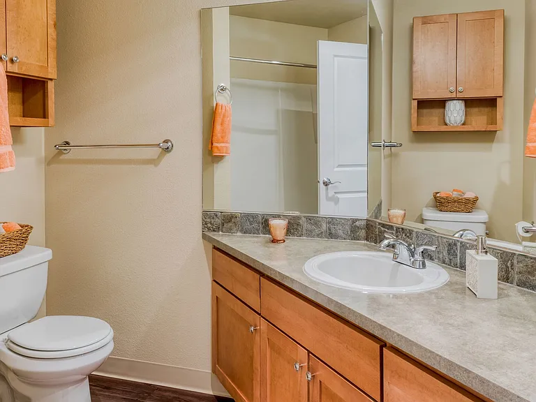 Sunset Summit Apartments — Photo 24