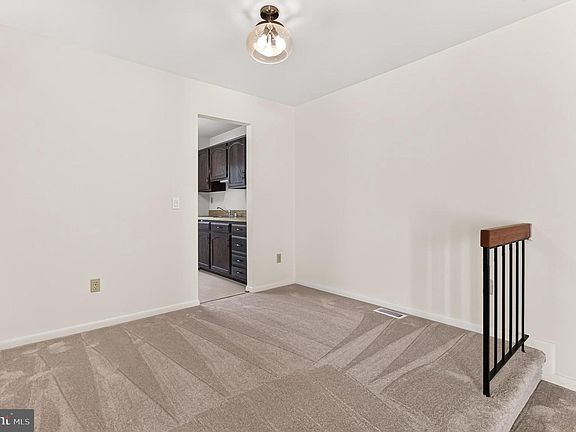 5th image of 11859 Coopers Ct