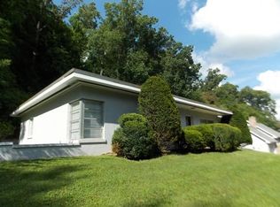 890 Valley Dr, Bristol, VA 24201
