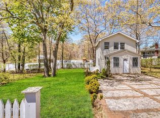 33 Cherry St, Calverton, NY 11933