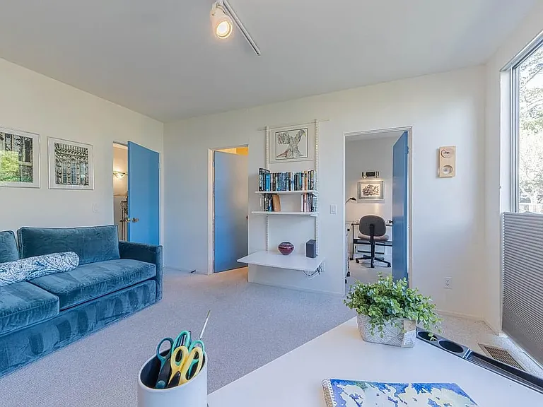 High Meadow Dr — Photo 6
