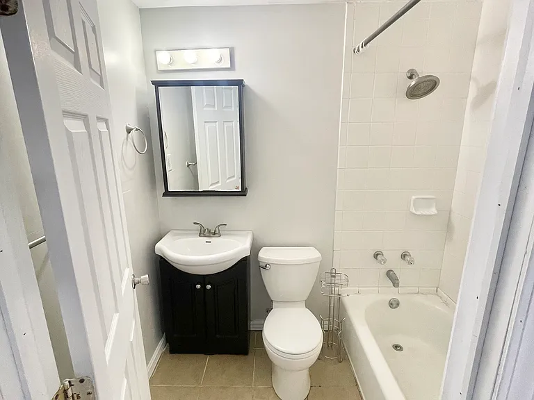 406 E Culton St — Photo 2