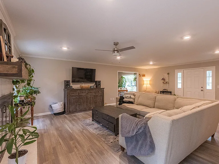 210 Elliott Ct — Photo 36