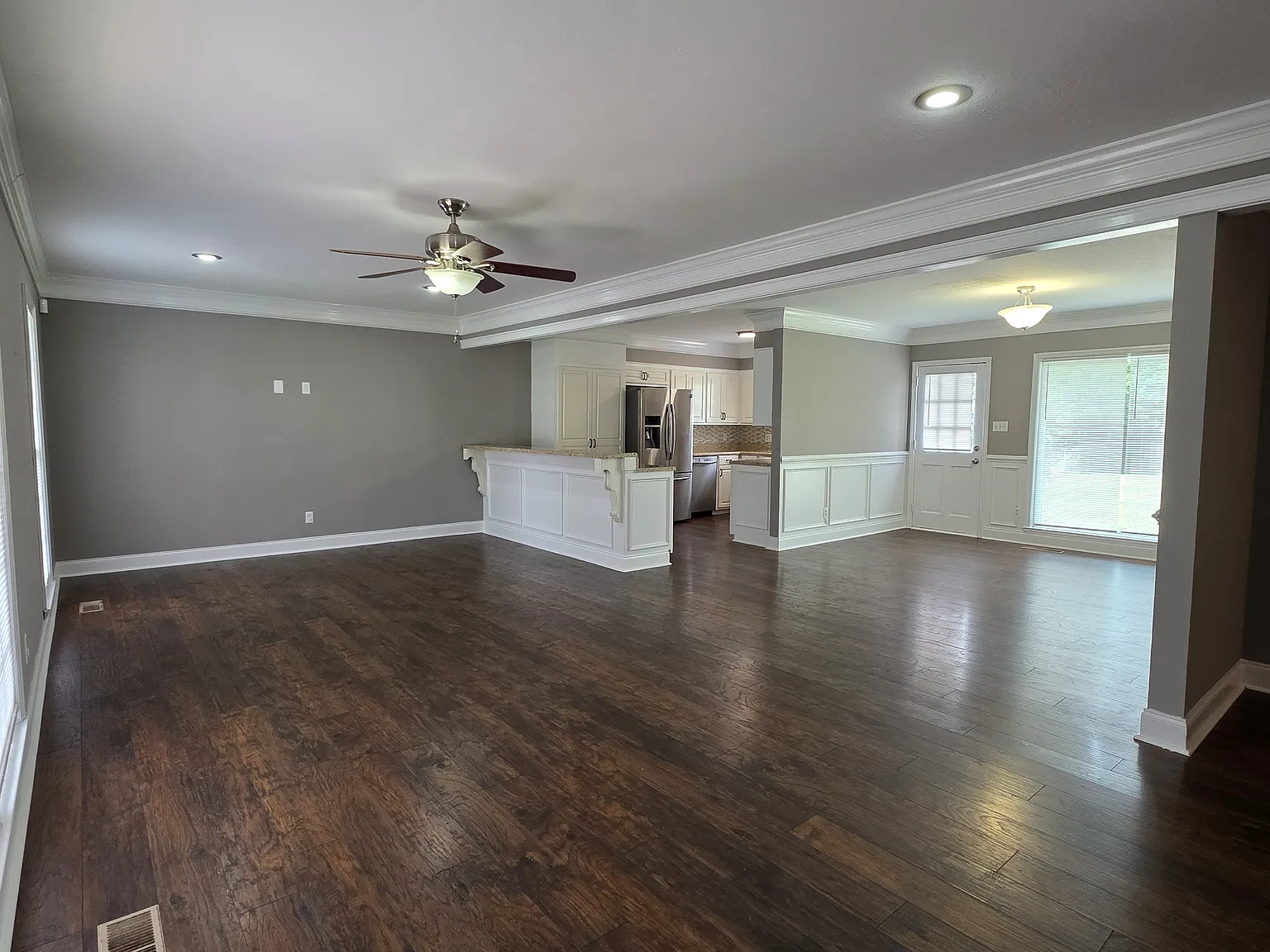 825 Community Avenue - 1 — Photo 3