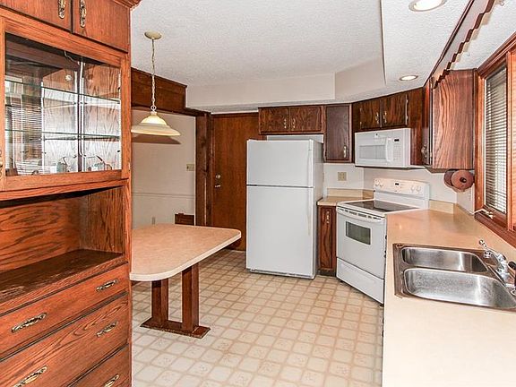 4th image of 22 Oak Ct