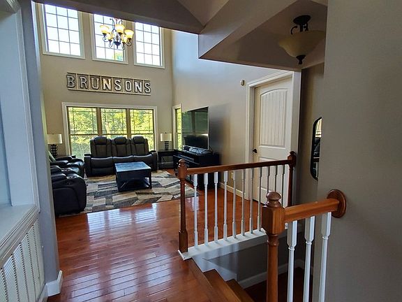 3rd image of 280 Kendallwood Dr
