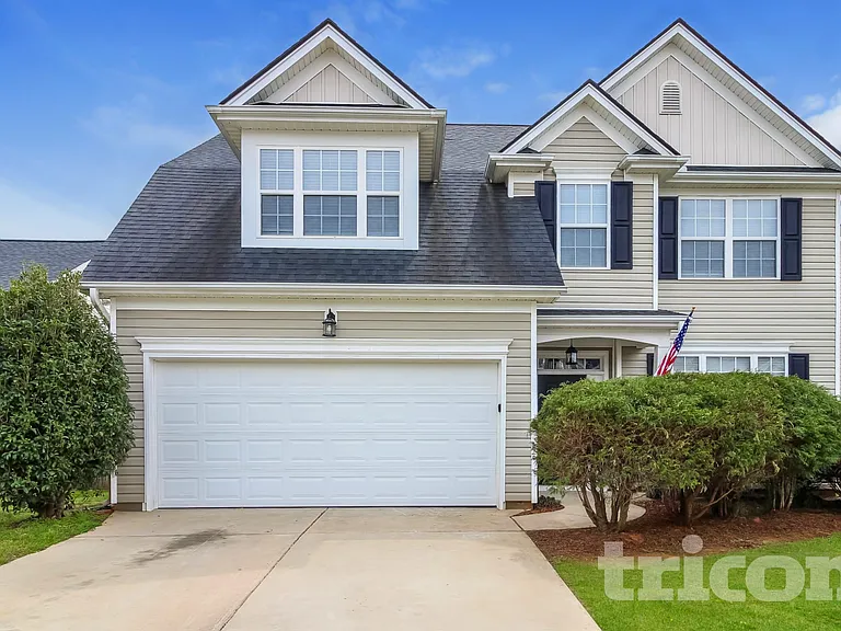 527 W Saddletree Dr — Photo 1