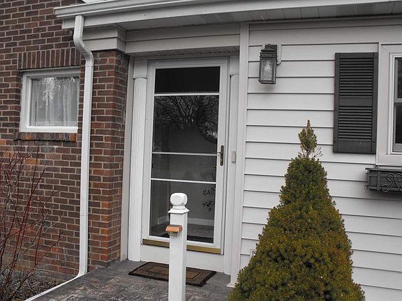 3rd image of 26 Mayfair Dr