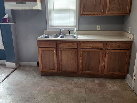 3rd image of 1034 Hopley Ave