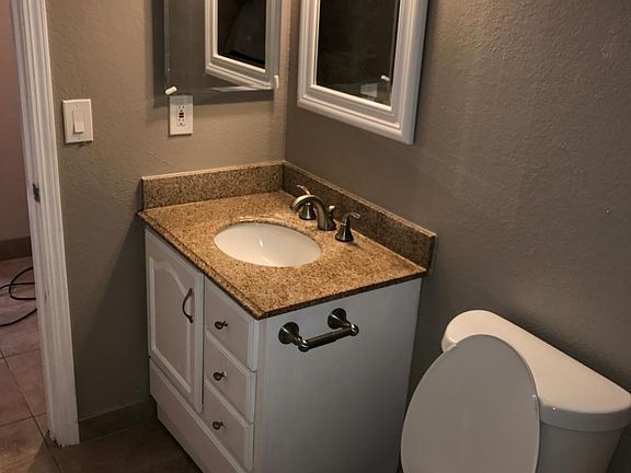 Apartment  B  Bathroom