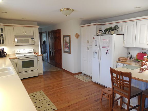 2nd image of 146 Skyline Dr