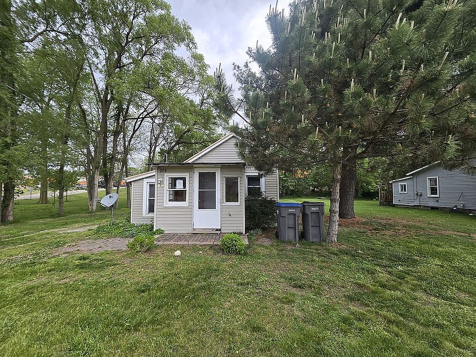 1st image of 905 River Ave