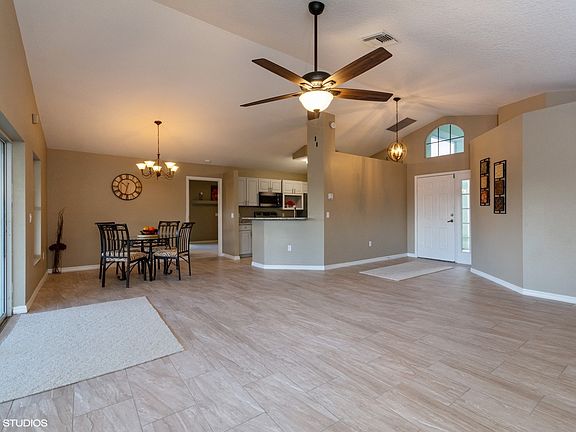 2nd image of 832 Parkwood Ave