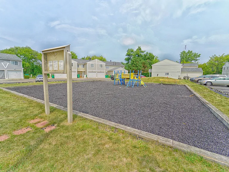 389 Meadow Green Ln — Photo 12