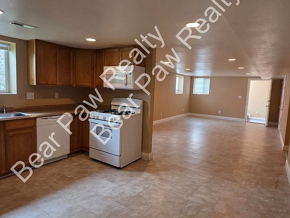 4th image of 130 Williams St #C