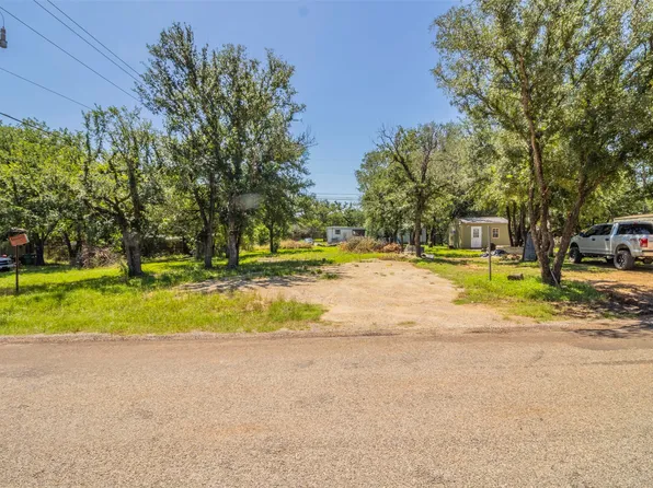 2803 Cedarhill St, Granbury, TX 76048