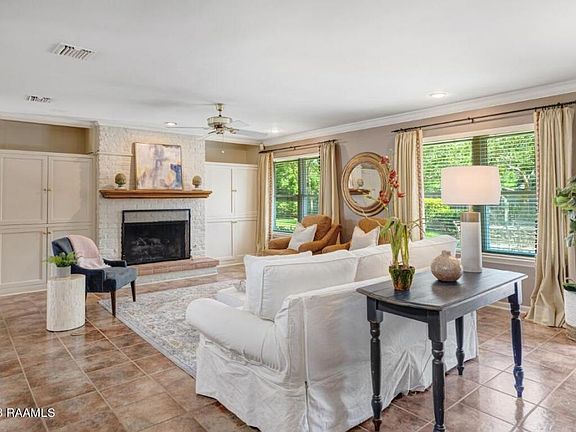 5th image of 417 Woodvale Ave
