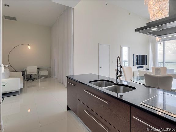 4th image of 495 Brickell Ave #S4103