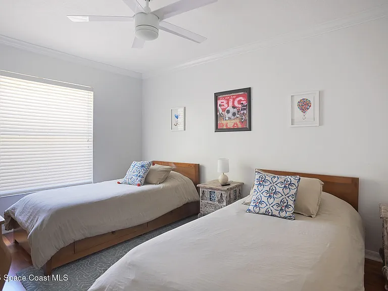 112 Carmen St — Photo 17