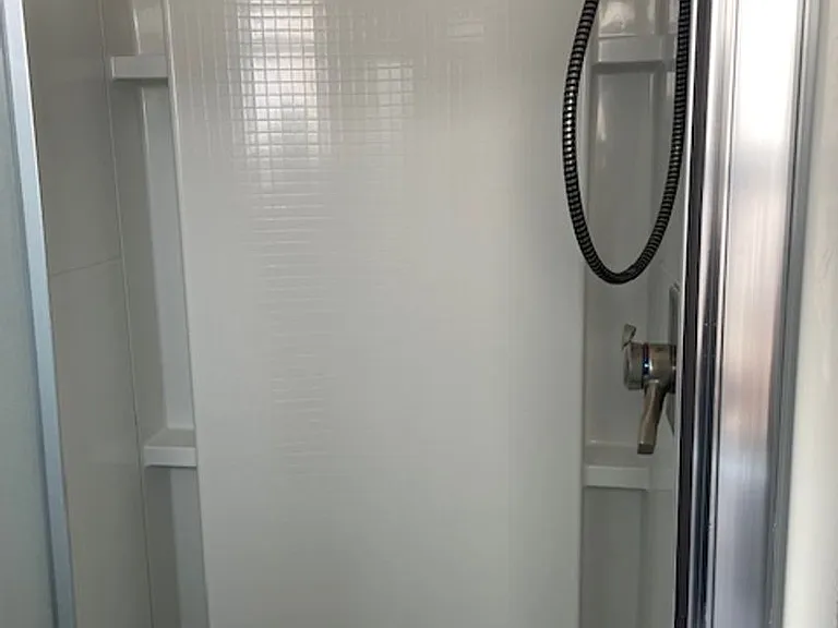 Farrah Apartments: 1 & 2 Bedroom Renovated Units — Photo 45