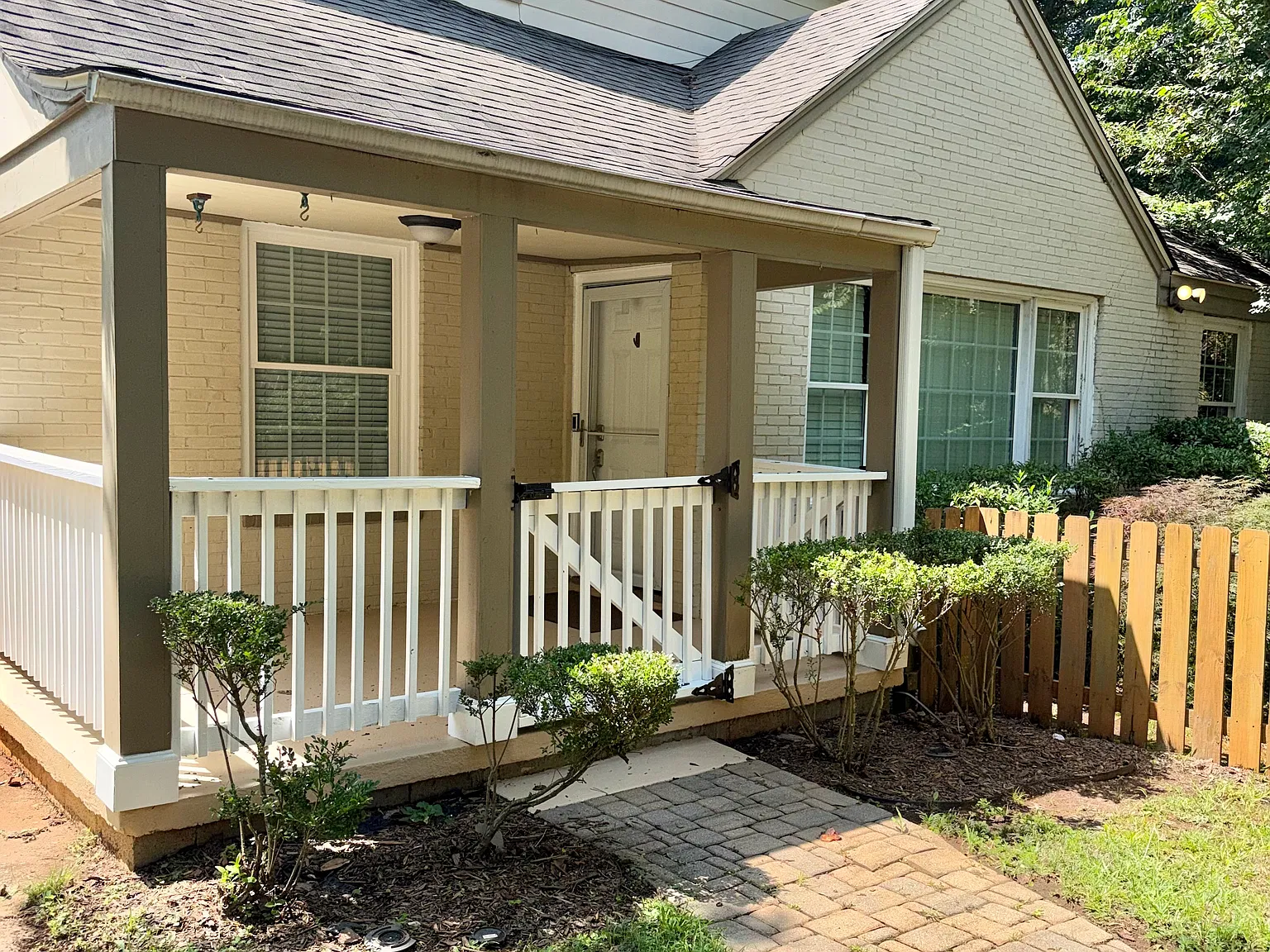 4 bed, 2236 sqft, $4,100 — Photo 2