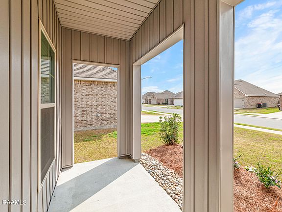 5th image of 210 Crescent View Ln