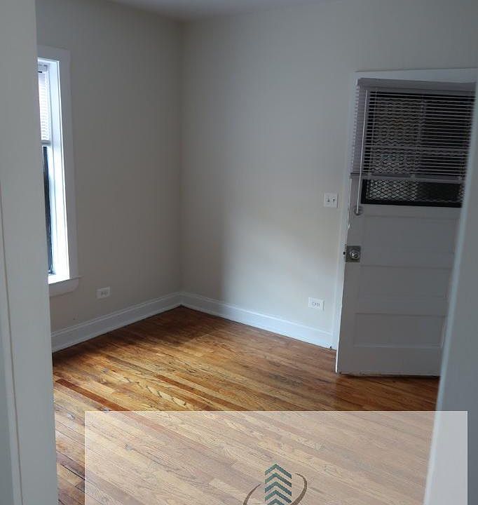 1st image of 1704 W Albion Ave APT 2W