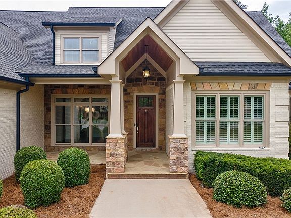 2nd image of 2221 Gentry Lane