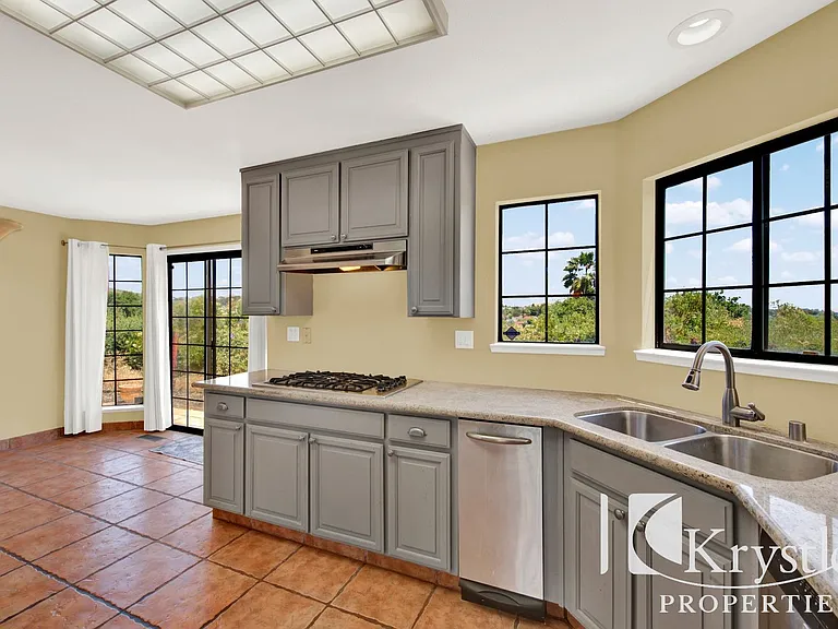 152 Chesapeake Dr — Photo 12