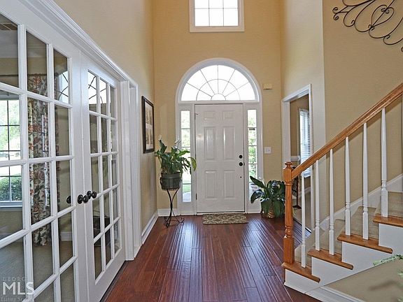 2nd image of 555 Nellie Ln