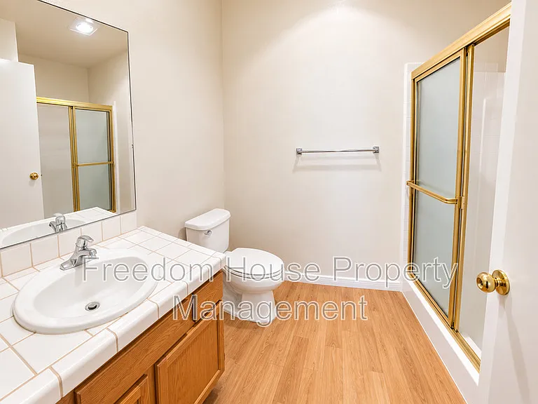 561 Bourbon St #B — Photo 15